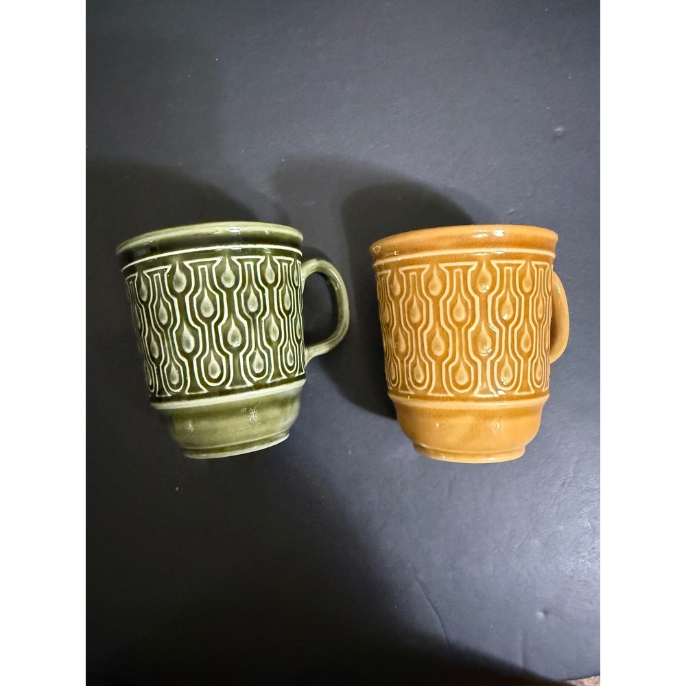 Vintage Tams England Mugs Set of 2 Green Yellow Embossed Teardrop Pottery Retro